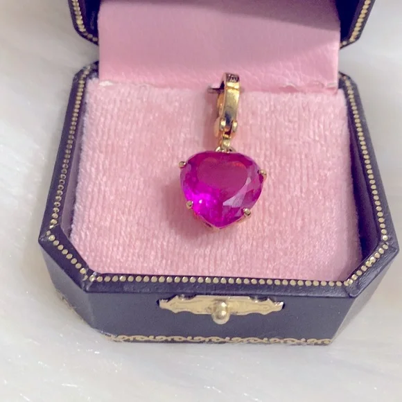 🩷PRICE IS FIRM🩷Juicy Couture Raspberry Heart Charm BNIB Excellent Condition - Picture 8 of 13